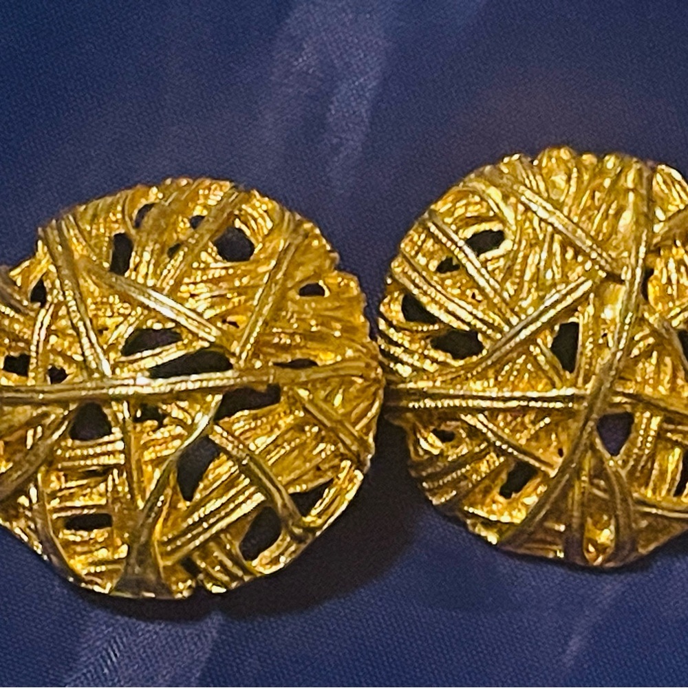 Gold Textured Round Pierce Earrings